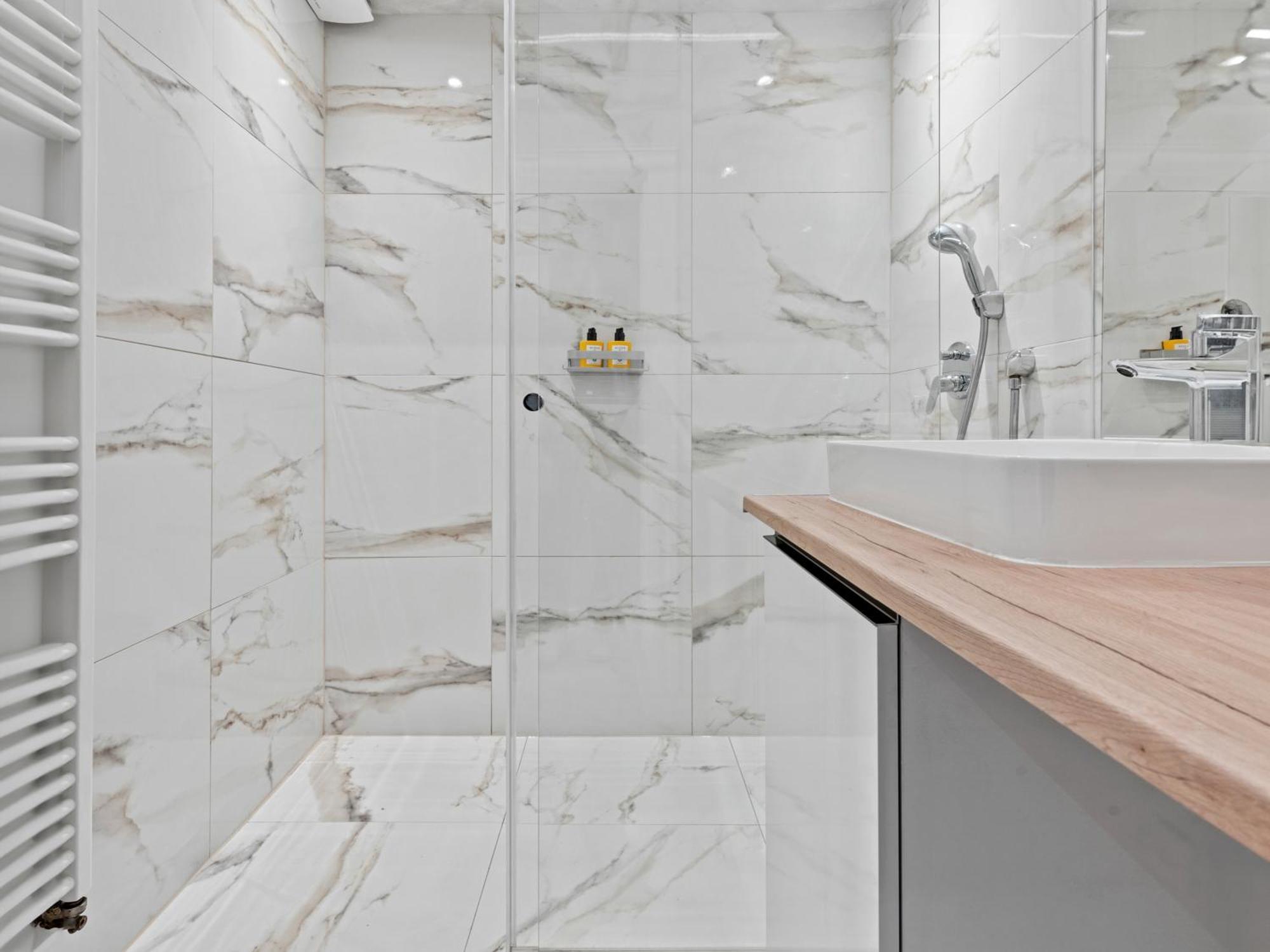 Sky9 Apartments District 17 Виена Екстериор снимка