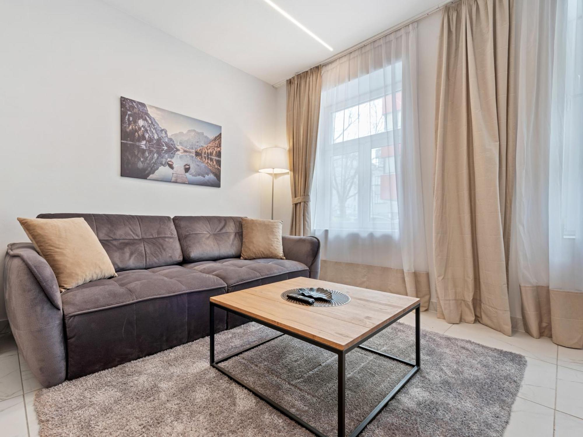 Sky9 Apartments District 17 Виена Екстериор снимка