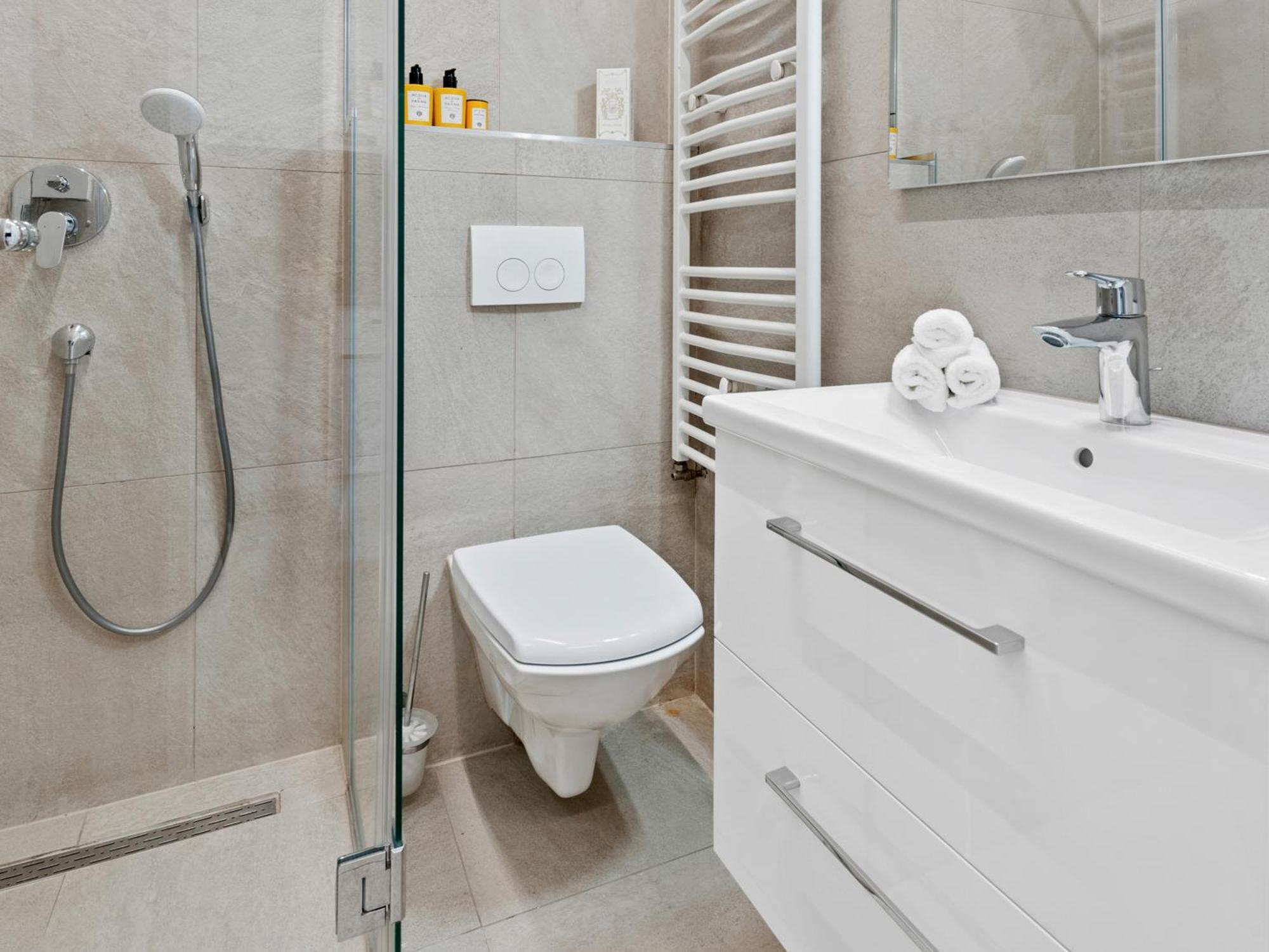Sky9 Apartments District 17 Виена Екстериор снимка